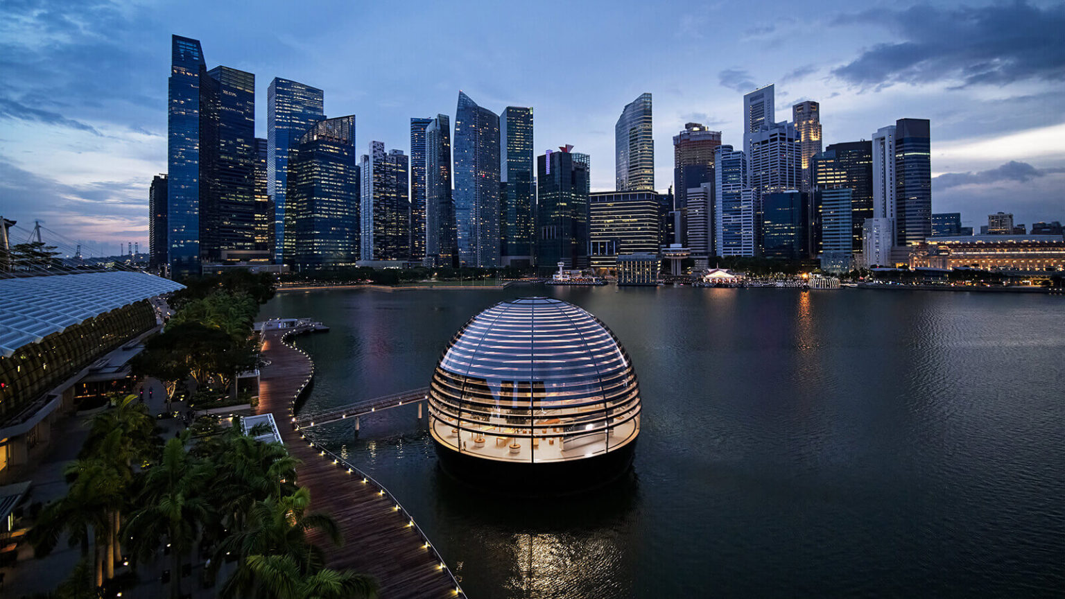 Apple Opens The World’s First Floating Store in Singapore Apple NSO Marina Bay Sands store, Singapore