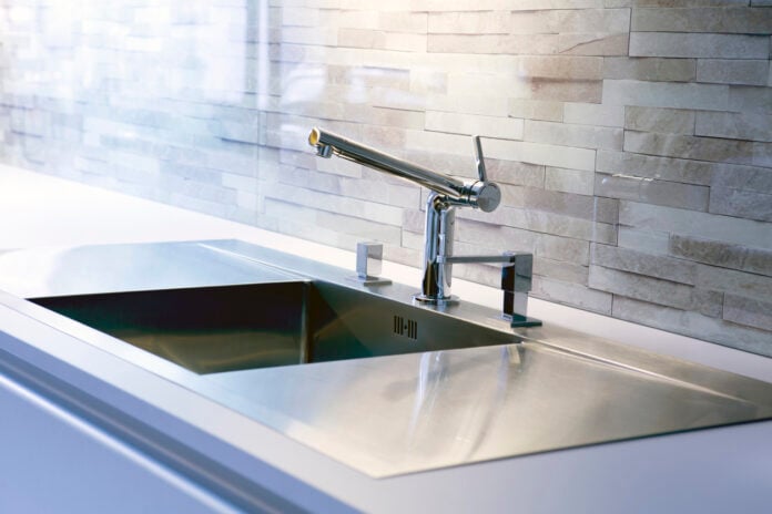 eco-friendly-kitchen-faucet-696x464-1