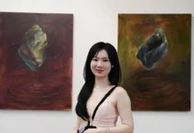 Between Stillness and Resonance: The Art Philosophy of Yiting Liu Through Yiting Liu’s artwork, she invites us to dive into the inquiry of cosmetics