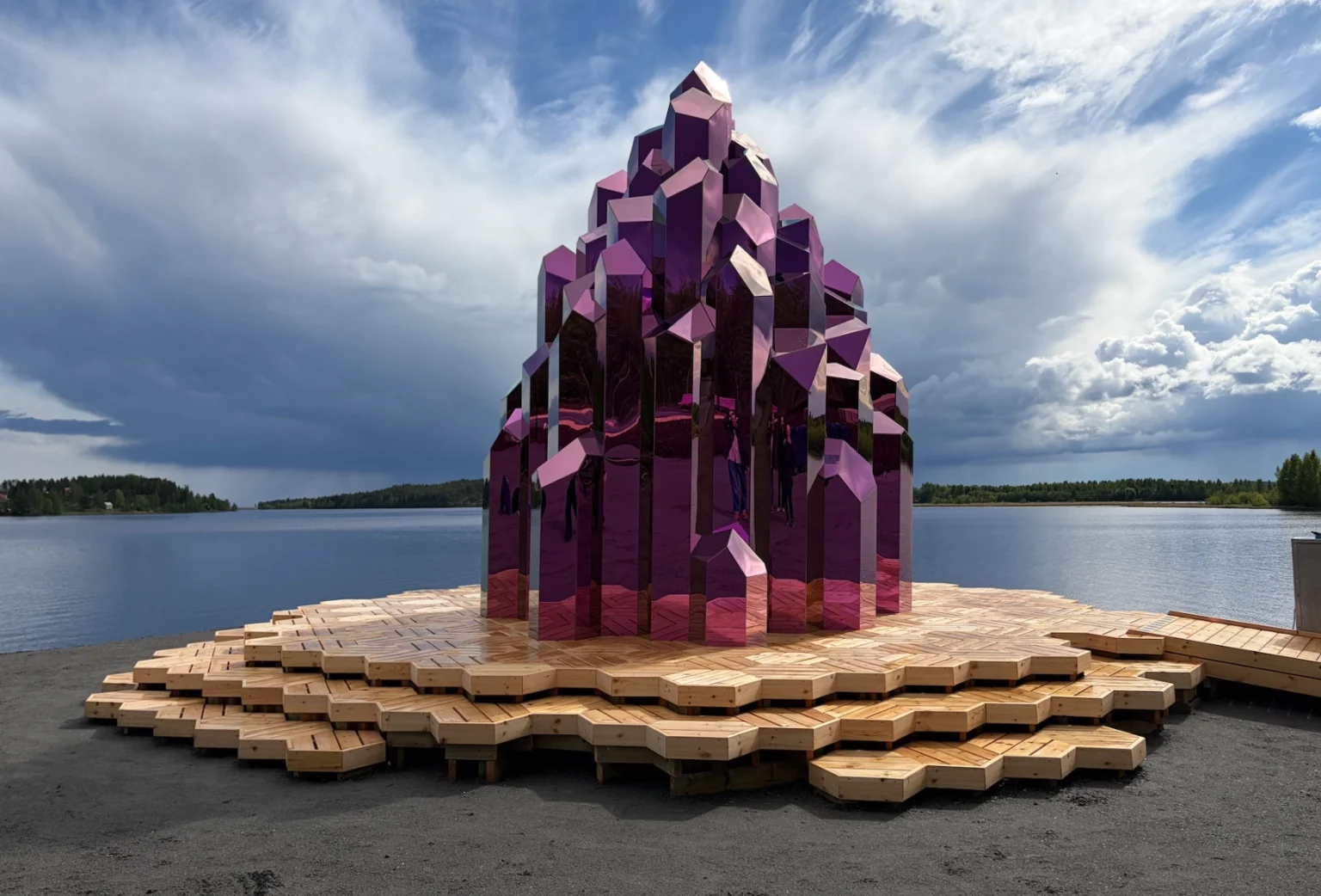 Inside Sweden'sMirrored Lithium Crystal Sauna